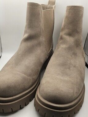 Old Navy Women's Beige Suede Chelsea Ankle Boot Slip-On US 6.5.    0151